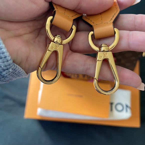 Louis Vuitton Tuileries Handbag - Picture 4 of 8